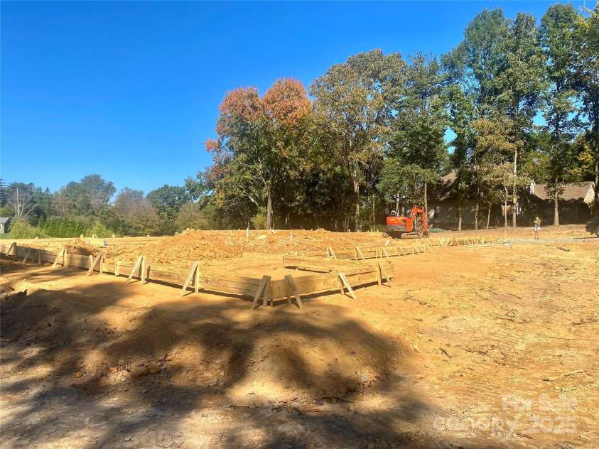 123 Buffalo Creek Drive, Statesville, NC 28677.  MLS# CAR4316853, YatesRealty ID 1316. 1.5 acre lot in area of fine homes