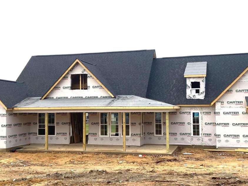 123 Buffalo Creek Drive, Statesville, NC 28677.  MLS# CAR4316853, YatesRealty ID 1316. Update as of Dec 1st.  This home has a side load garage