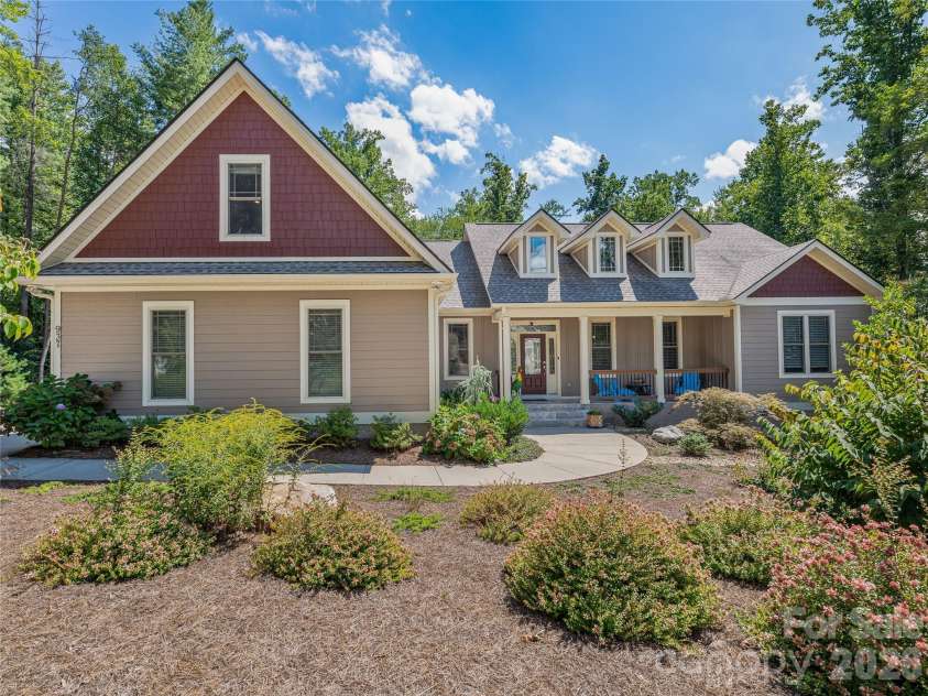 937 Monte Vista Road, Candler, NC 28715.  MLS# CAR4368925, YatesRealty ID 13160. 