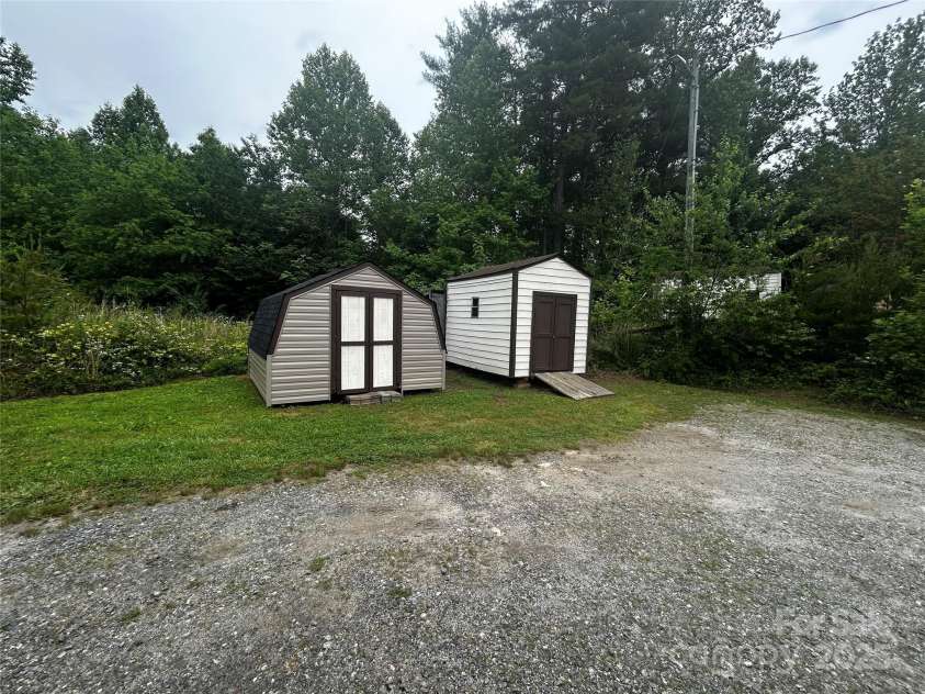 1676 Old North Road, Lenoir, NC 28645.  MLS# CAR4259664, YatesRealty ID 13161. 