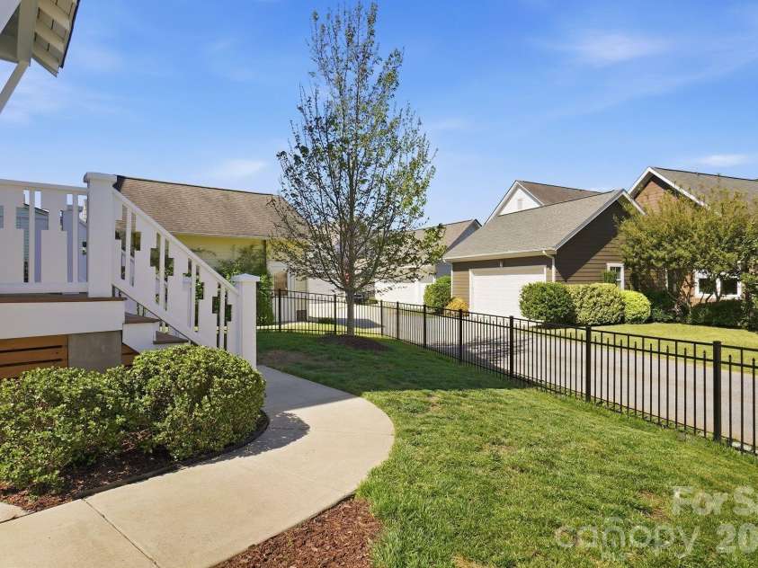 724 Bluff Loop Road, Rock Hill, SC 29730.  MLS# CAR4368937, YatesRealty ID 13163. Fenced rear yard 