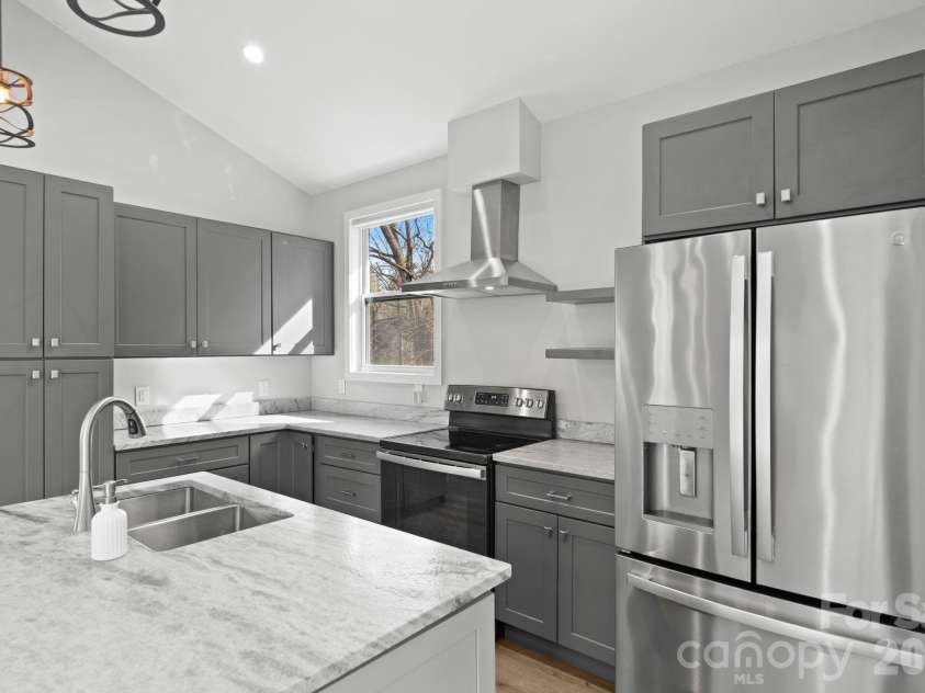 24 Lower Grassy Branch Road, Asheville, NC 28805.  MLS# CAR4325507, YatesRealty ID 13164. Granite Kitchen Counters