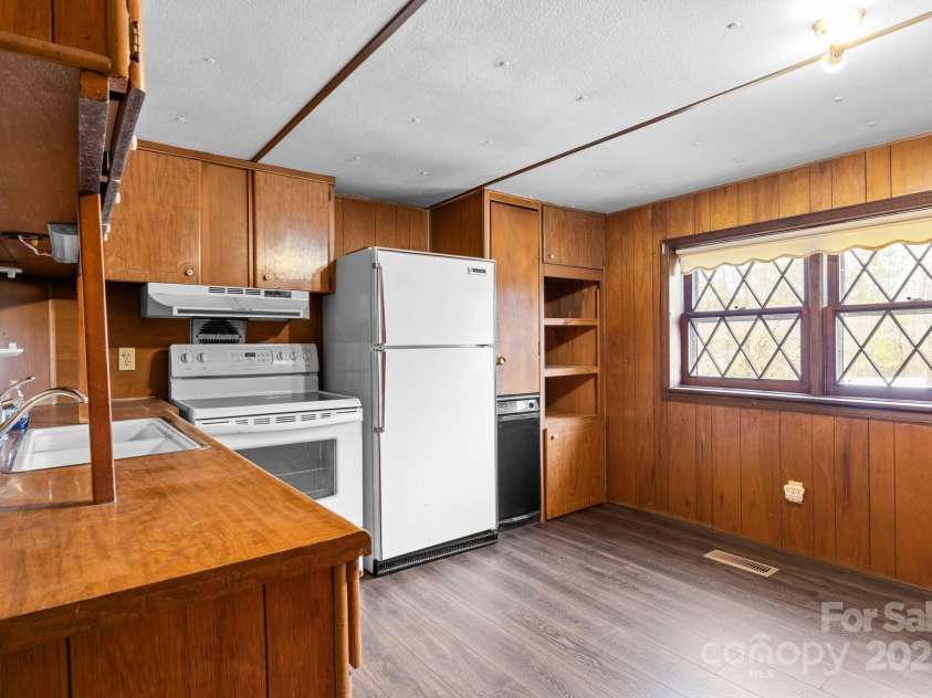 2845 Wood Gate Road, Lincolnton, NC 28092.  MLS# CAR4280676, YatesRealty ID 13165. 