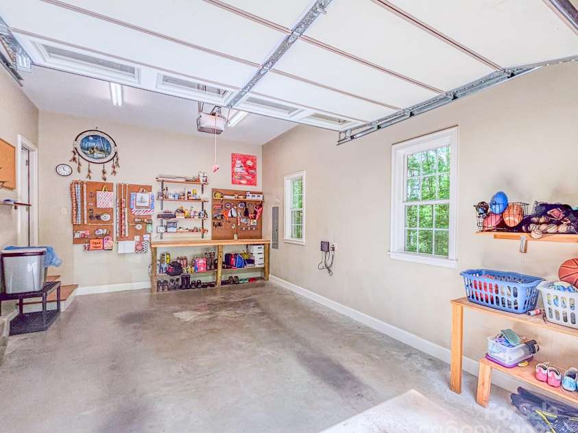 262 Erwin Hills Road, Asheville, NC 28806.  MLS# CAR4255578, YatesRealty ID 13166. 