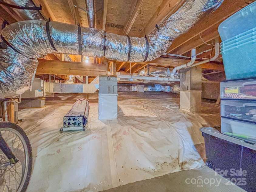 262 Erwin Hills Road, Asheville, NC 28806.  MLS# CAR4255578, YatesRealty ID 13166. Exterior access only to this large storage space