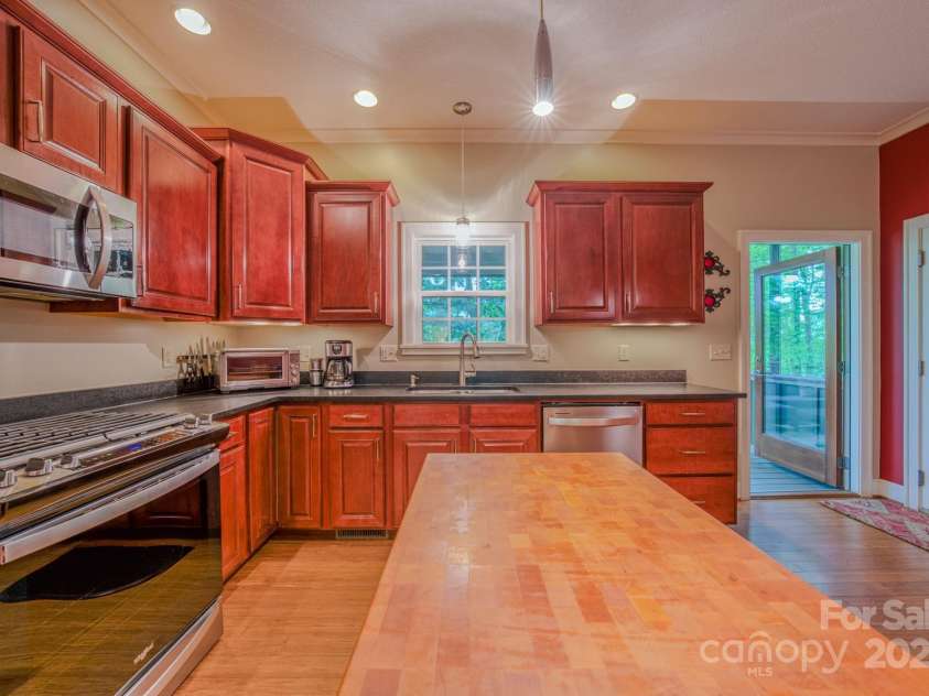 262 Erwin Hills Road, Asheville, NC 28806.  MLS# CAR4255578, YatesRealty ID 13166. New appliances convey