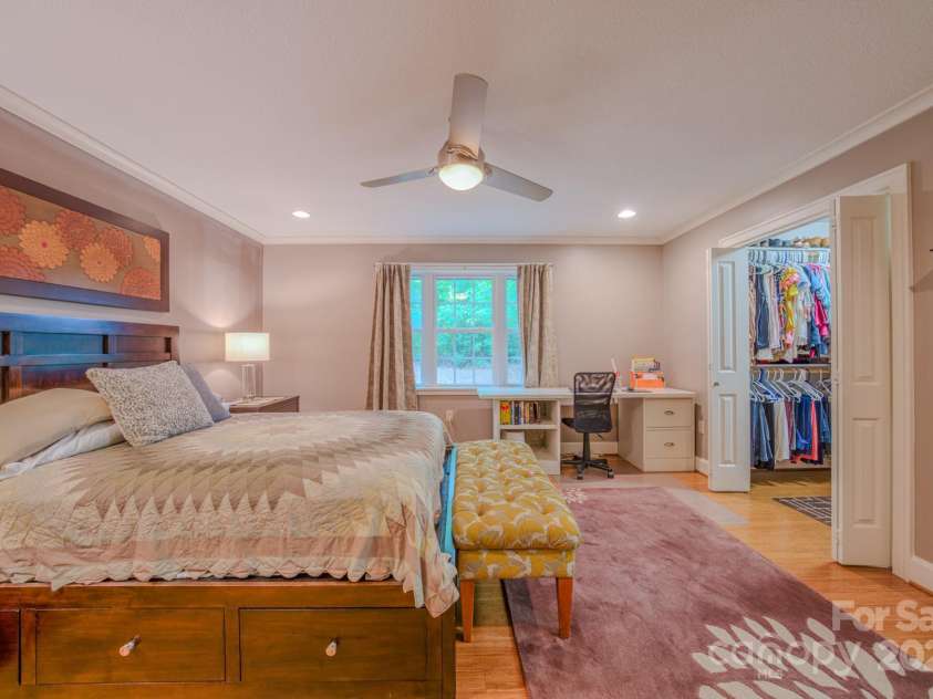 262 Erwin Hills Road, Asheville, NC 28806.  MLS# CAR4255578, YatesRealty ID 13166. Primary Ensuite with Walk in Closet