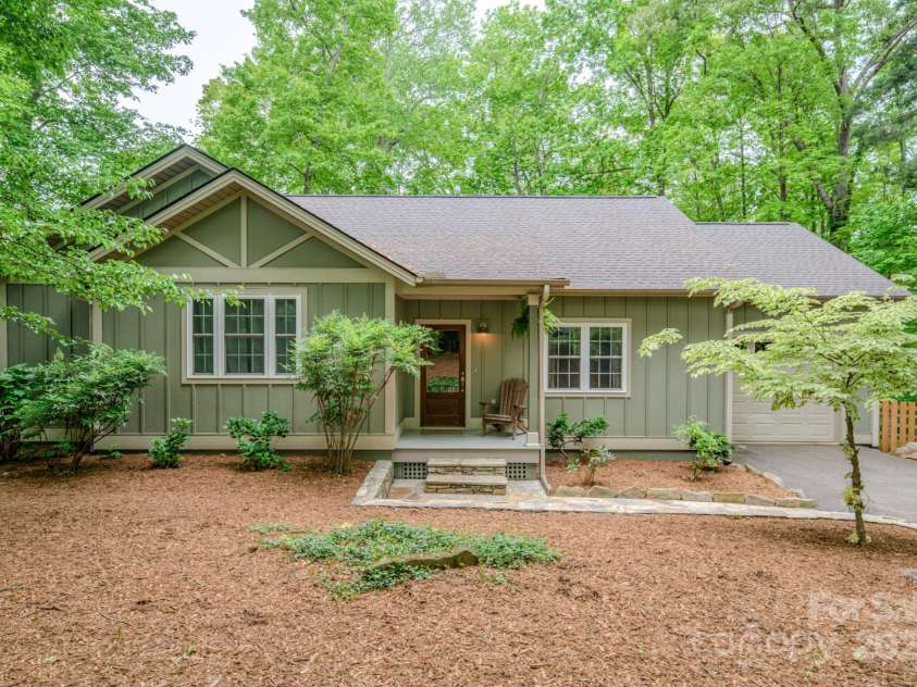 262 Erwin Hills Road, Asheville, NC 28806.  MLS# CAR4255578, YatesRealty ID 13166. Welcome to 262 Erwin Hills Road!