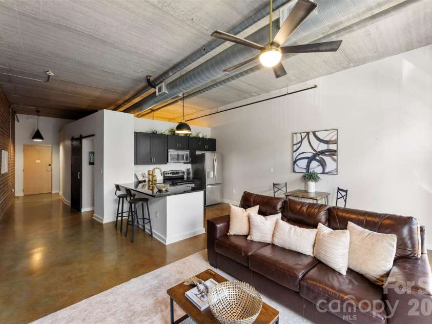 626 Graham Street, Charlotte, NC 28202.  MLS# CAR4350299, YatesRealty ID 13166. 