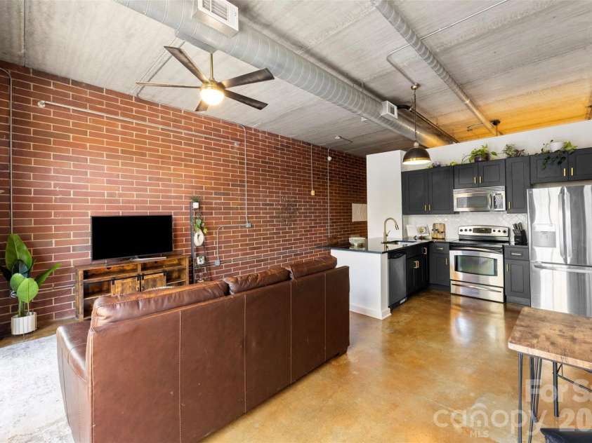 626 Graham Street, Charlotte, NC 28202.  MLS# CAR4350299, YatesRealty ID 13166. 