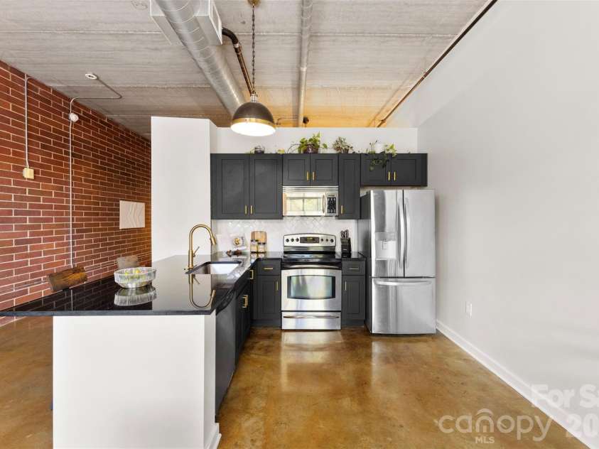 626 Graham Street, Charlotte, NC 28202.  MLS# CAR4350299, YatesRealty ID 13166. 