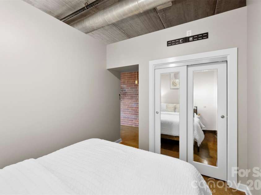 626 Graham Street, Charlotte, NC 28202.  MLS# CAR4350299, YatesRealty ID 13166. 