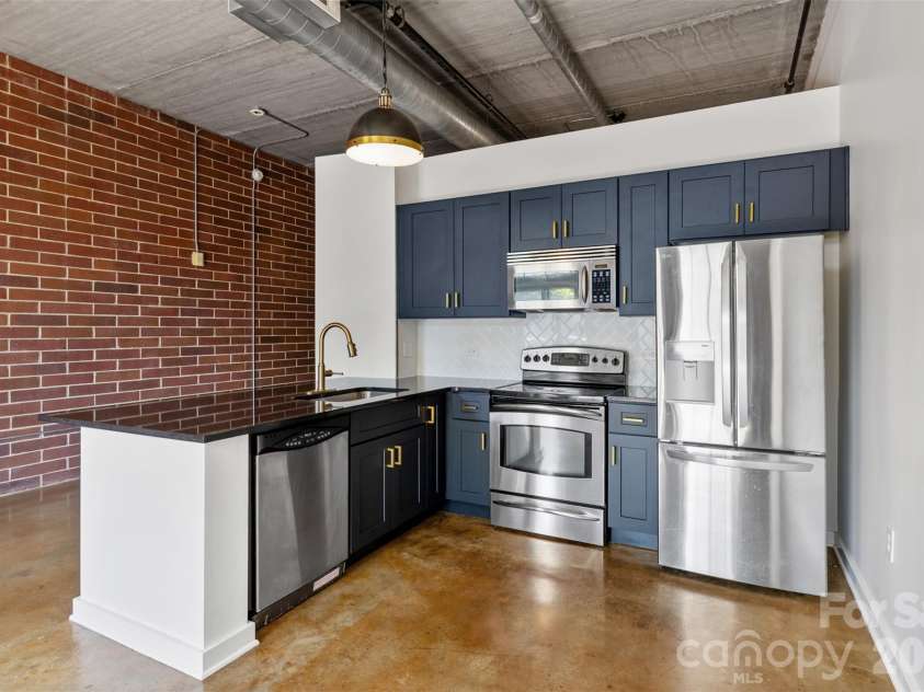 626 Graham Street, Charlotte, NC 28202.  MLS# CAR4426839, YatesRealty ID 13166. 