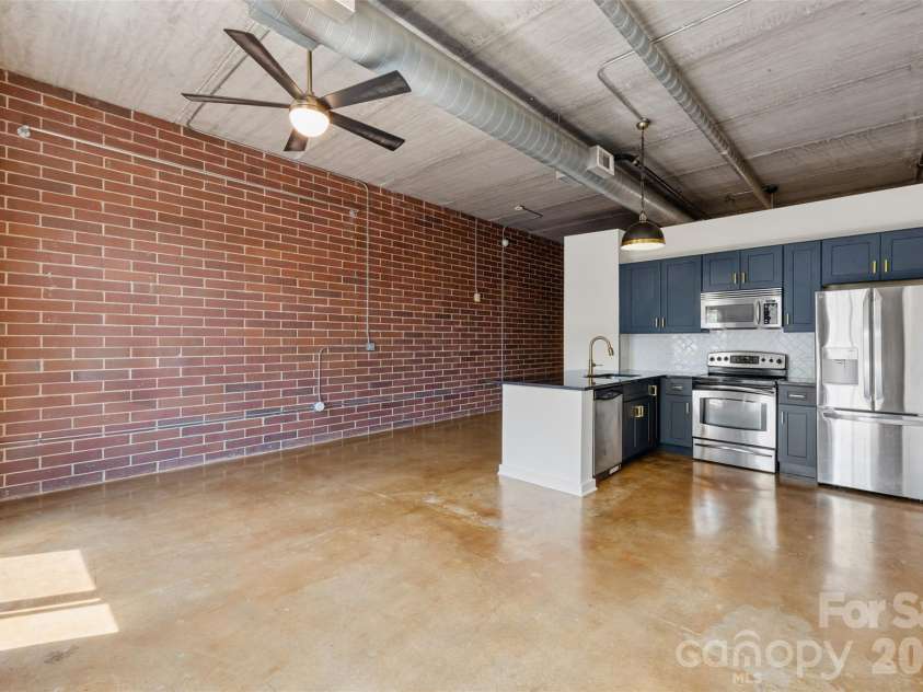 626 Graham Street, Charlotte, NC 28202.  MLS# CAR4426839, YatesRealty ID 13166. 