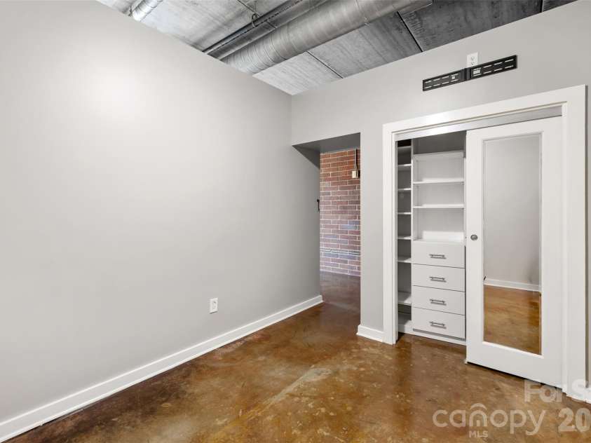 626 Graham Street, Charlotte, NC 28202.  MLS# CAR4426839, YatesRealty ID 13166. 