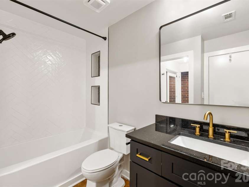 626 Graham Street, Charlotte, NC 28202.  MLS# CAR4426839, YatesRealty ID 13166. 