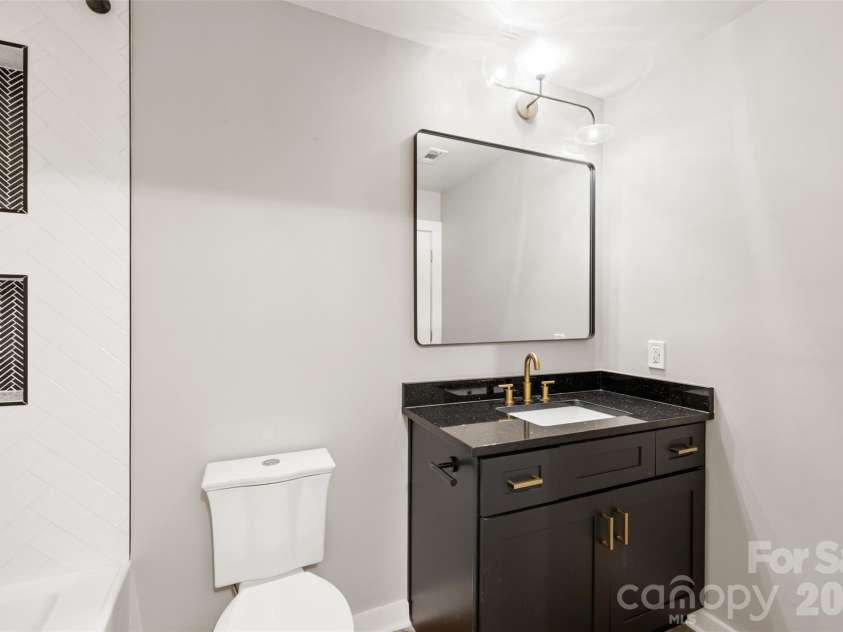 626 Graham Street, Charlotte, NC 28202.  MLS# CAR4426839, YatesRealty ID 13166. 