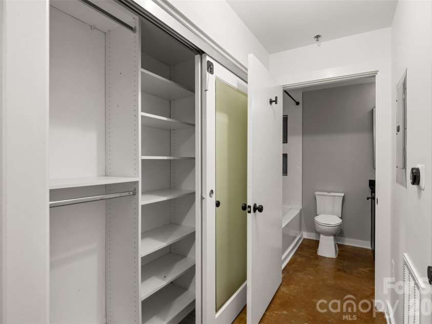 626 Graham Street, Charlotte, NC 28202.  MLS# CAR4426839, YatesRealty ID 13166. 
