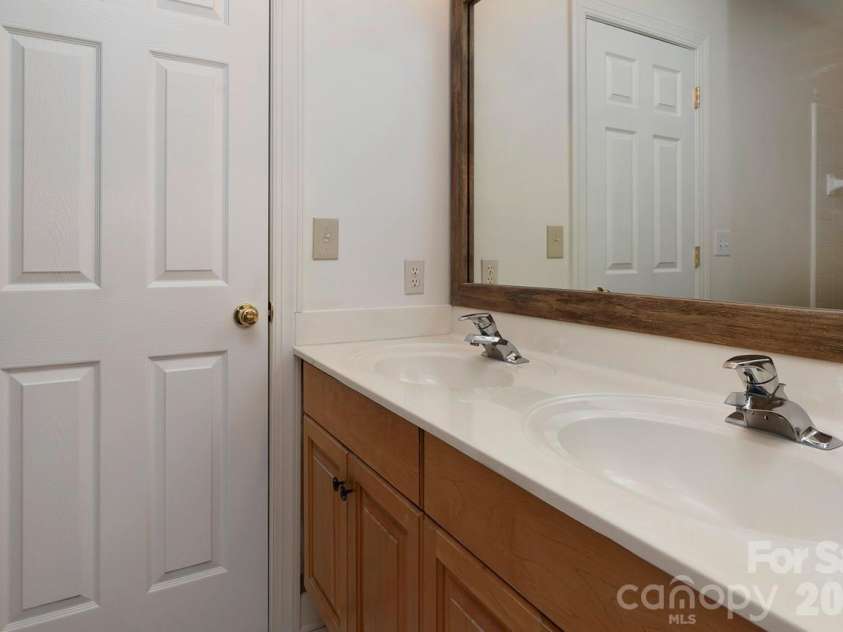 3408 Stettler View Road, Charlotte, NC 28210.  MLS# CAR4345113, YatesRealty ID 13167. 