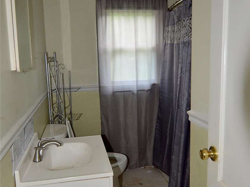 447 Harmony Grove Road, Nebo, NC 28761.  MLS# CAR4253632, YatesRealty ID 13167. Main bathroom