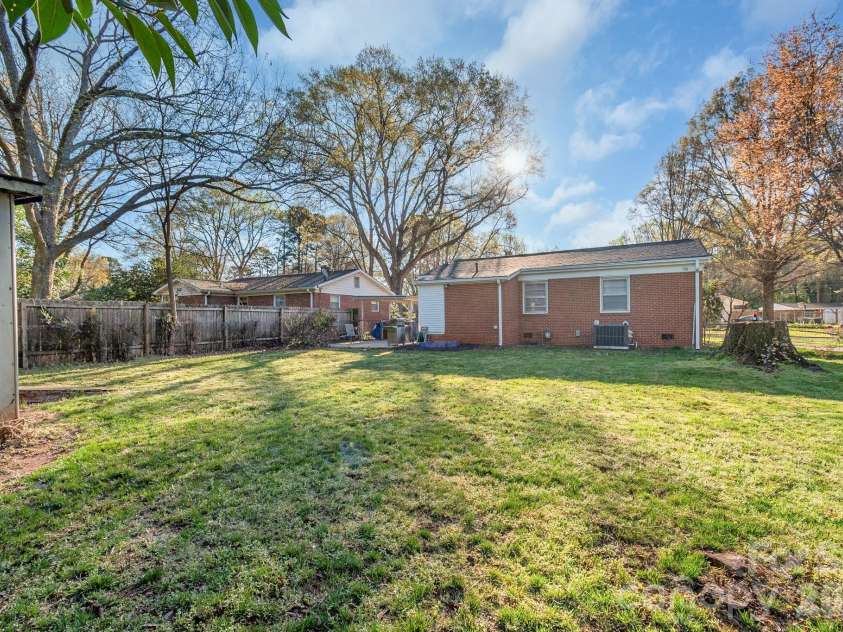2400 Markham Court, Charlotte, NC 28205.  MLS# CAR4356027, YatesRealty ID 13168. Flat backyard