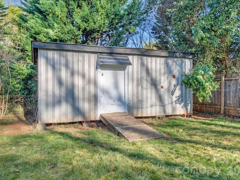 2400 Markham Court, Charlotte, NC 28205.  MLS# CAR4356027, YatesRealty ID 13168. Keep all your stuff in here!