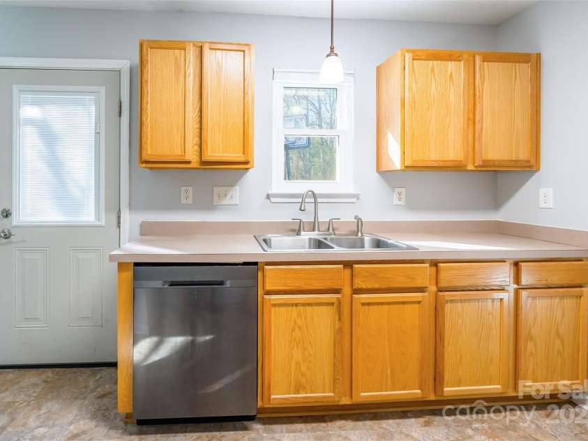 842 Wilcrest Court, York, SC 29745.  MLS# CAR4212436, YatesRealty ID 13169. 