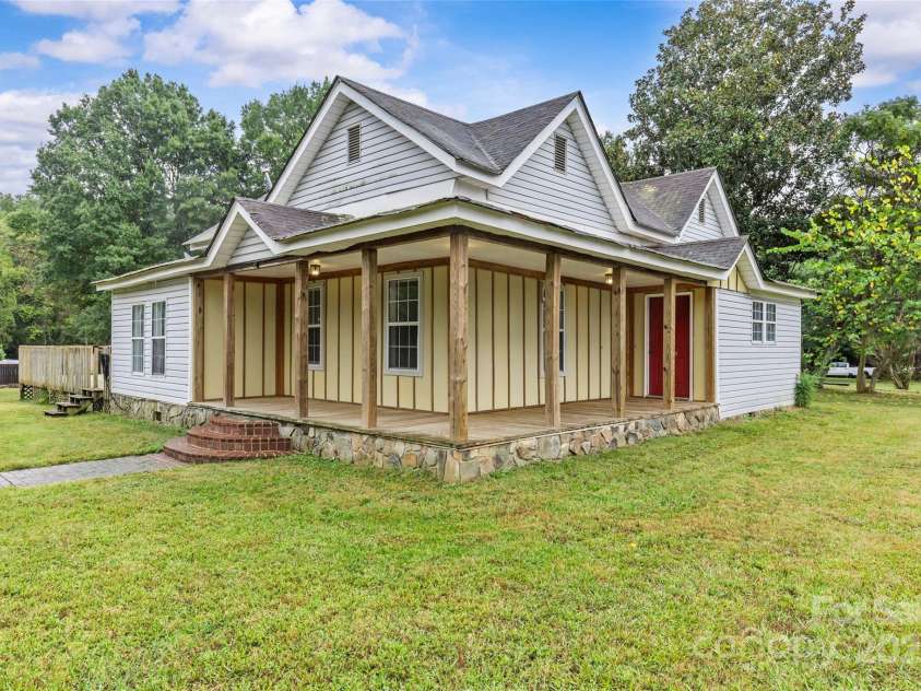 3824 Matthews Mint Hill Road, Matthews, NC 28105.  MLS# CAR4308589, YatesRealty ID 1317. 