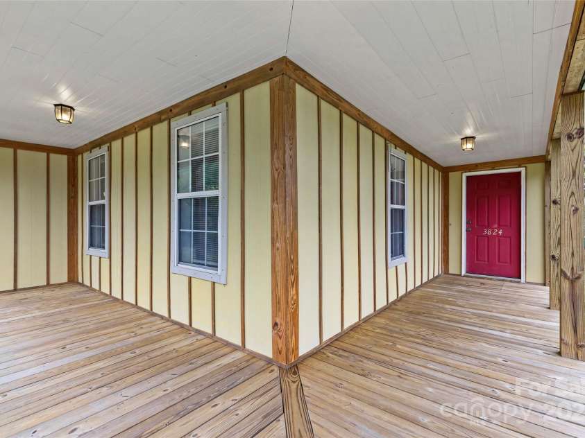 3824 Matthews Mint Hill Road, Matthews, NC 28105.  MLS# CAR4308589, YatesRealty ID 1317. 