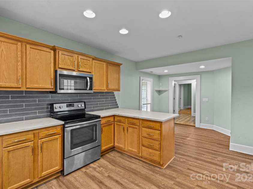 3824 Matthews Mint Hill Road, Matthews, NC 28105.  MLS# CAR4308589, YatesRealty ID 1317. 