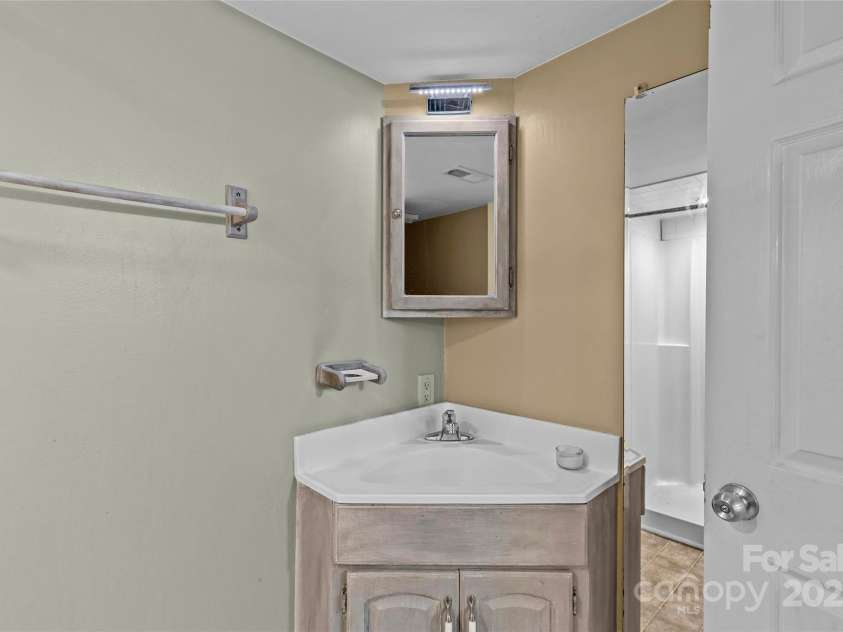 3824 Matthews Mint Hill Road, Matthews, NC 28105.  MLS# CAR4308589, YatesRealty ID 1317. 