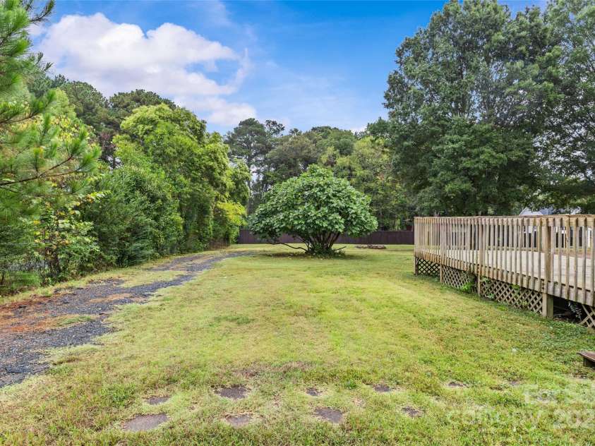 3824 Matthews Mint Hill Road, Matthews, NC 28105.  MLS# CAR4308589, YatesRealty ID 1317. 