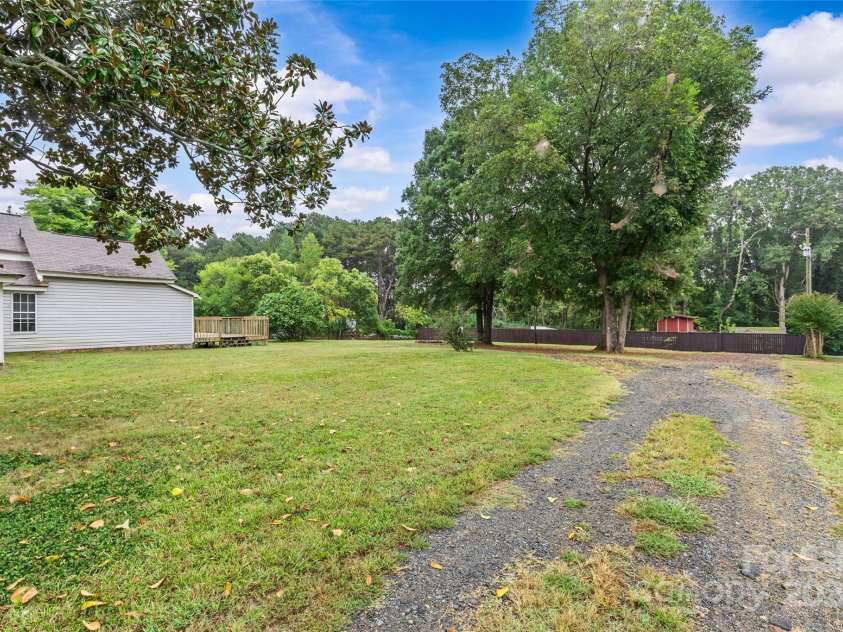 3824 Matthews Mint Hill Road, Matthews, NC 28105.  MLS# CAR4308589, YatesRealty ID 1317. 