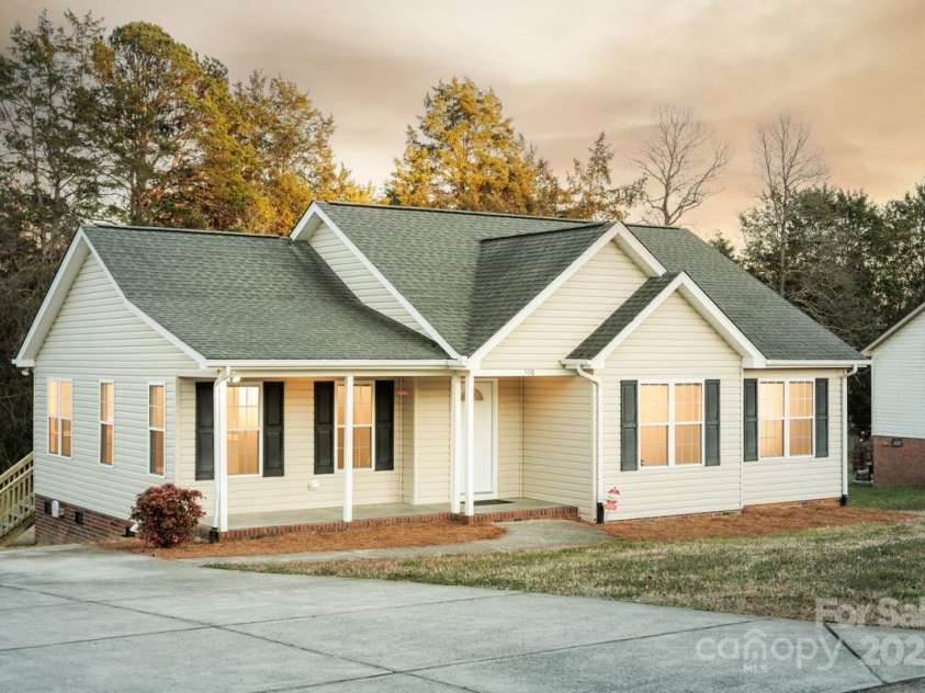 580 Earley Street, Kannapolis, NC 28083.  MLS# CAR4224146, YatesRealty ID 1317. 