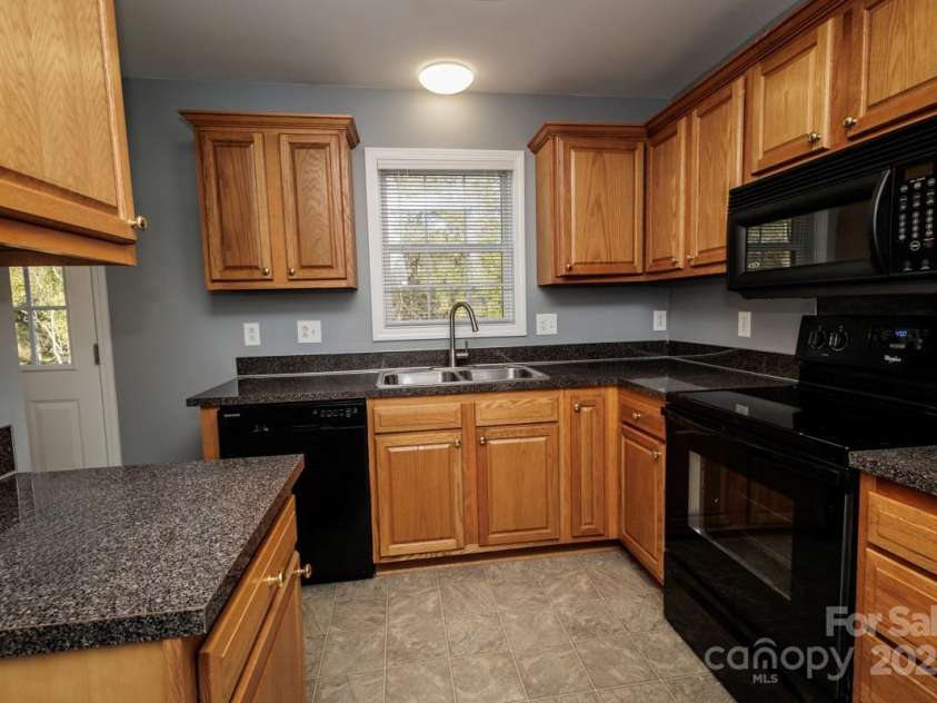 580 Earley Street, Kannapolis, NC 28083.  MLS# CAR4224146, YatesRealty ID 1317. 