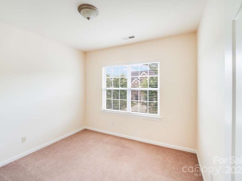 6227 Castlecove Road, Charlotte, NC 28278.  MLS# CAR4255965, YatesRealty ID 13170. 