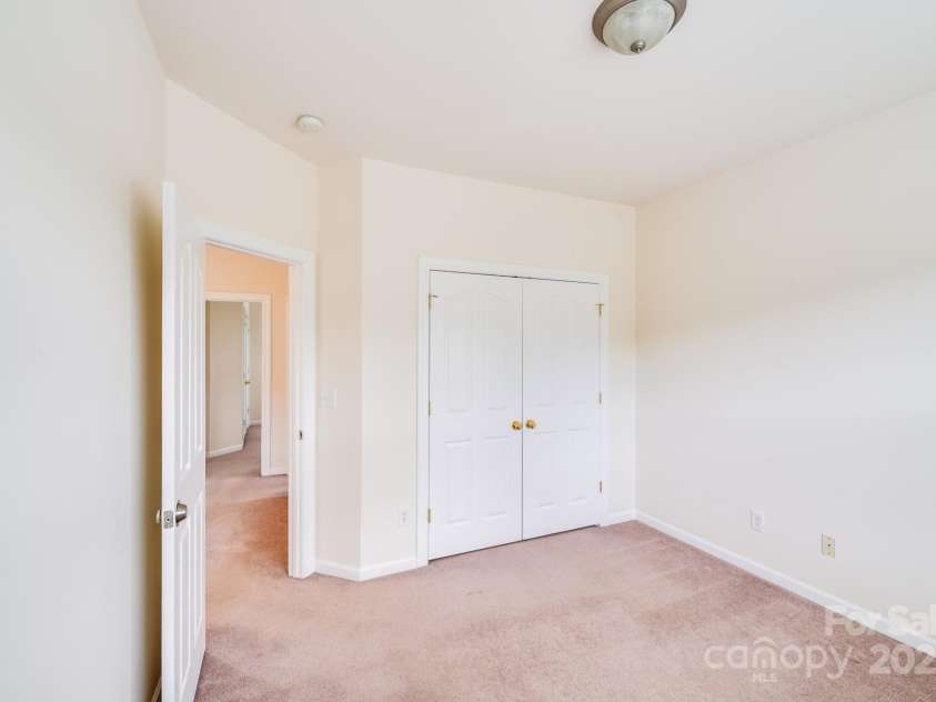 6227 Castlecove Road, Charlotte, NC 28278.  MLS# CAR4255965, YatesRealty ID 13170. 
