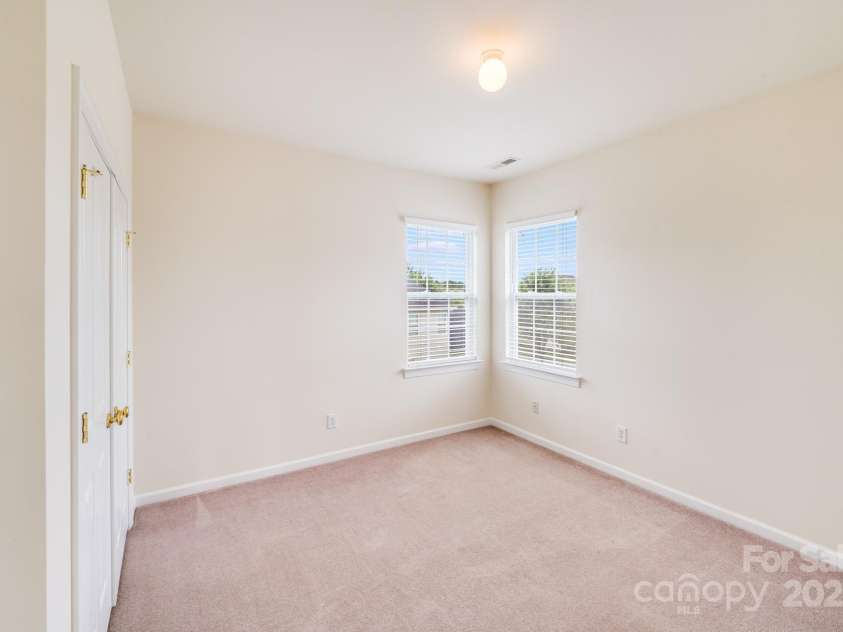 6227 Castlecove Road, Charlotte, NC 28278.  MLS# CAR4255965, YatesRealty ID 13170. 