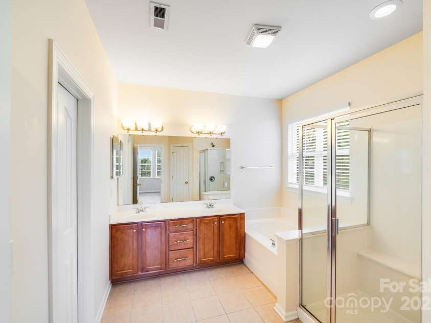 6227 Castlecove Road, Charlotte, NC 28278.  MLS# CAR4255965, YatesRealty ID 13170. 