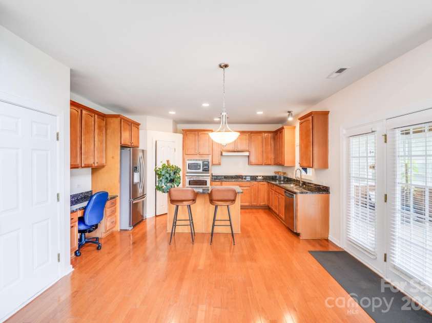6227 Castlecove Road, Charlotte, NC 28278.  MLS# CAR4255965, YatesRealty ID 13170. 