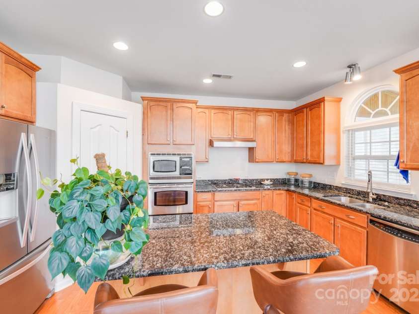6227 Castlecove Road, Charlotte, NC 28278.  MLS# CAR4255965, YatesRealty ID 13170. 