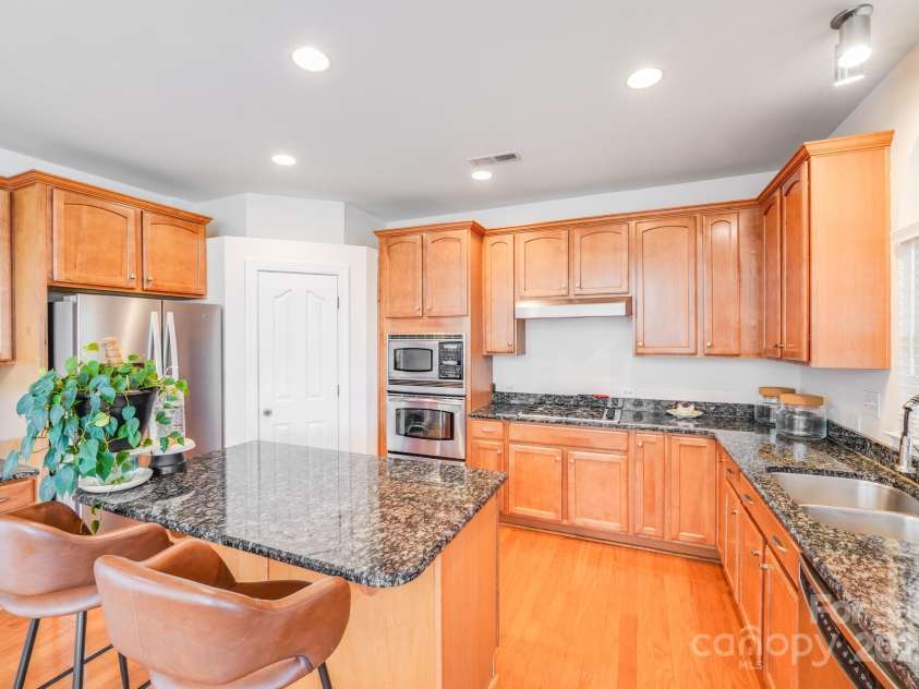 6227 Castlecove Road, Charlotte, NC 28278.  MLS# CAR4255965, YatesRealty ID 13170. 