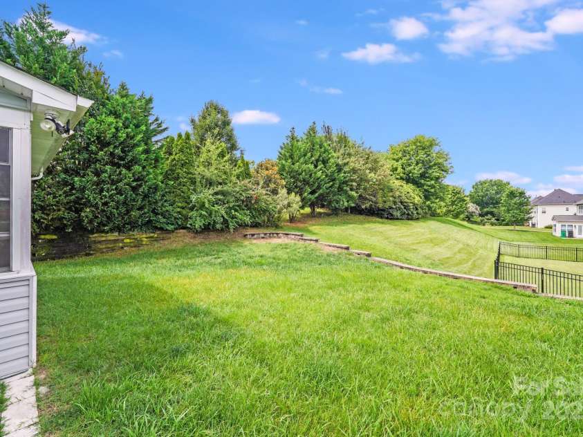 6227 Castlecove Road, Charlotte, NC 28278.  MLS# CAR4255965, YatesRealty ID 13170. 