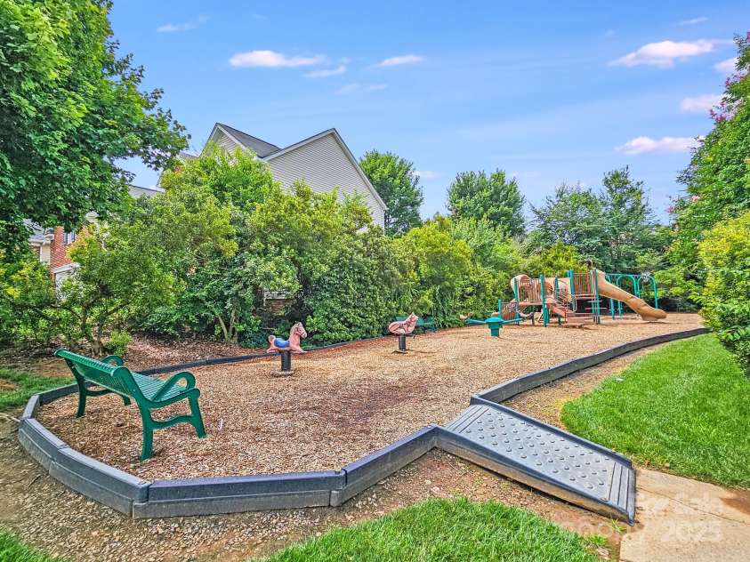 6227 Castlecove Road, Charlotte, NC 28278.  MLS# CAR4255965, YatesRealty ID 13170. 