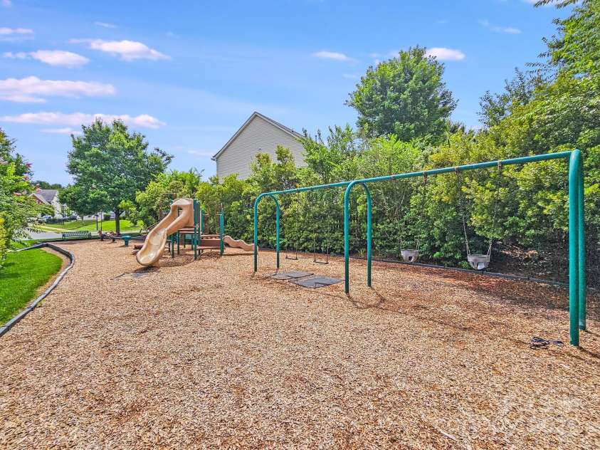 6227 Castlecove Road, Charlotte, NC 28278.  MLS# CAR4255965, YatesRealty ID 13170. 