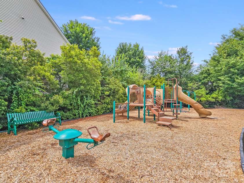 6227 Castlecove Road, Charlotte, NC 28278.  MLS# CAR4255965, YatesRealty ID 13170. 