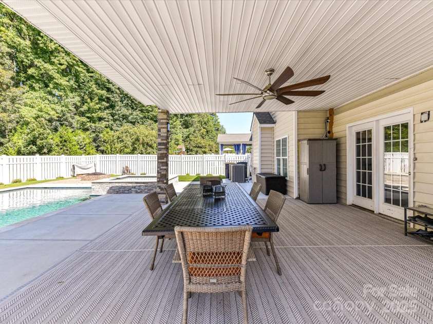 9890 Travertine Trail, Davidson, NC 28036.  MLS# CAR4302344, YatesRealty ID 13170. 