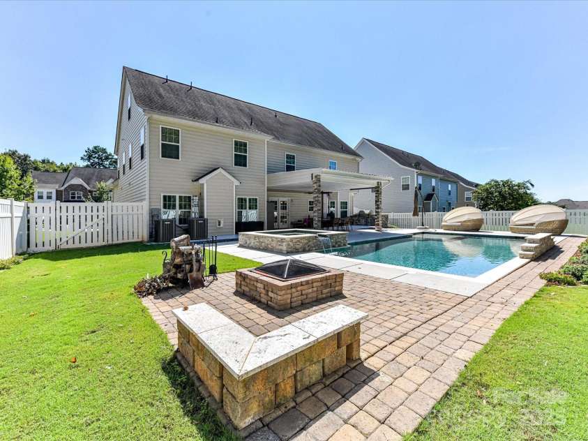 9890 Travertine Trail, Davidson, NC 28036.  MLS# CAR4302344, YatesRealty ID 13170. 