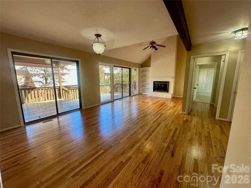 25 Village Drive, Asheville, NC 28803.  MLS# CAR4316122, YatesRealty ID 13171. 