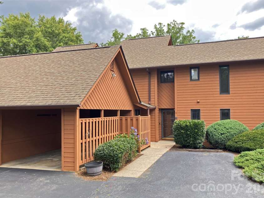 25 Village Drive, Asheville, NC 28803.  MLS# CAR4403144, YatesRealty ID 13171. 